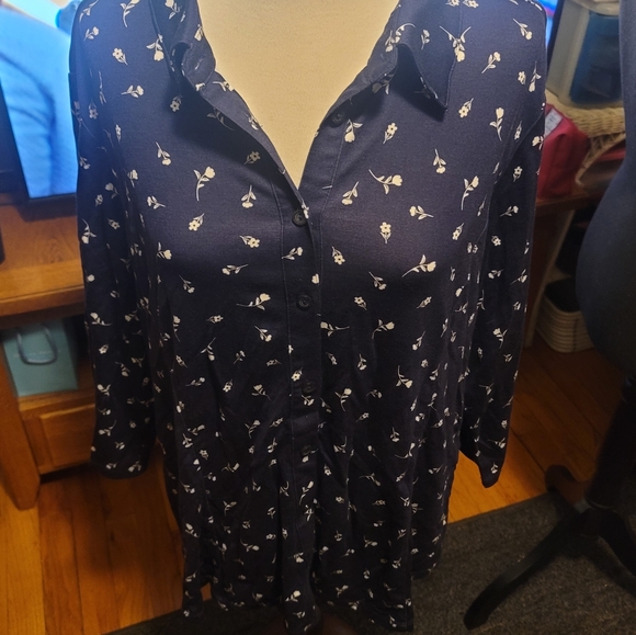 NWOT.. Isaac Mizrahi Ditsy Floral Printed Knit Top - Picture 10 of 10